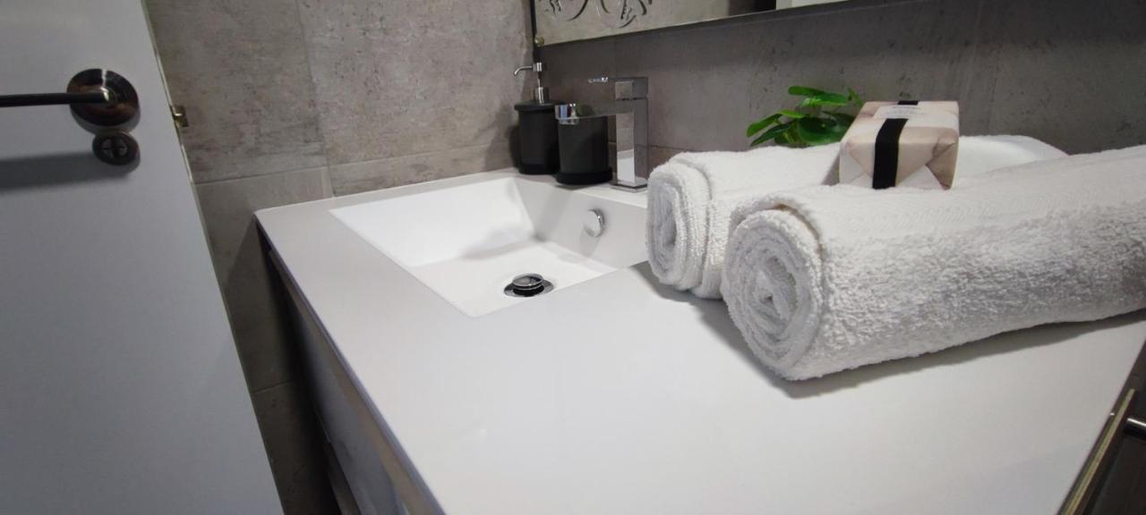 Teatinos Suite Malaga Zewnętrze zdjęcie